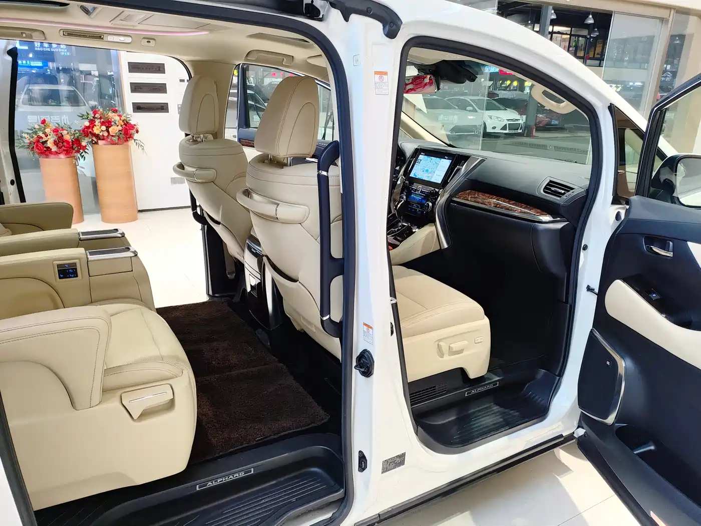 Toyota Alphard 2020 Hybrid 2.5L Luxury Edition фото 14