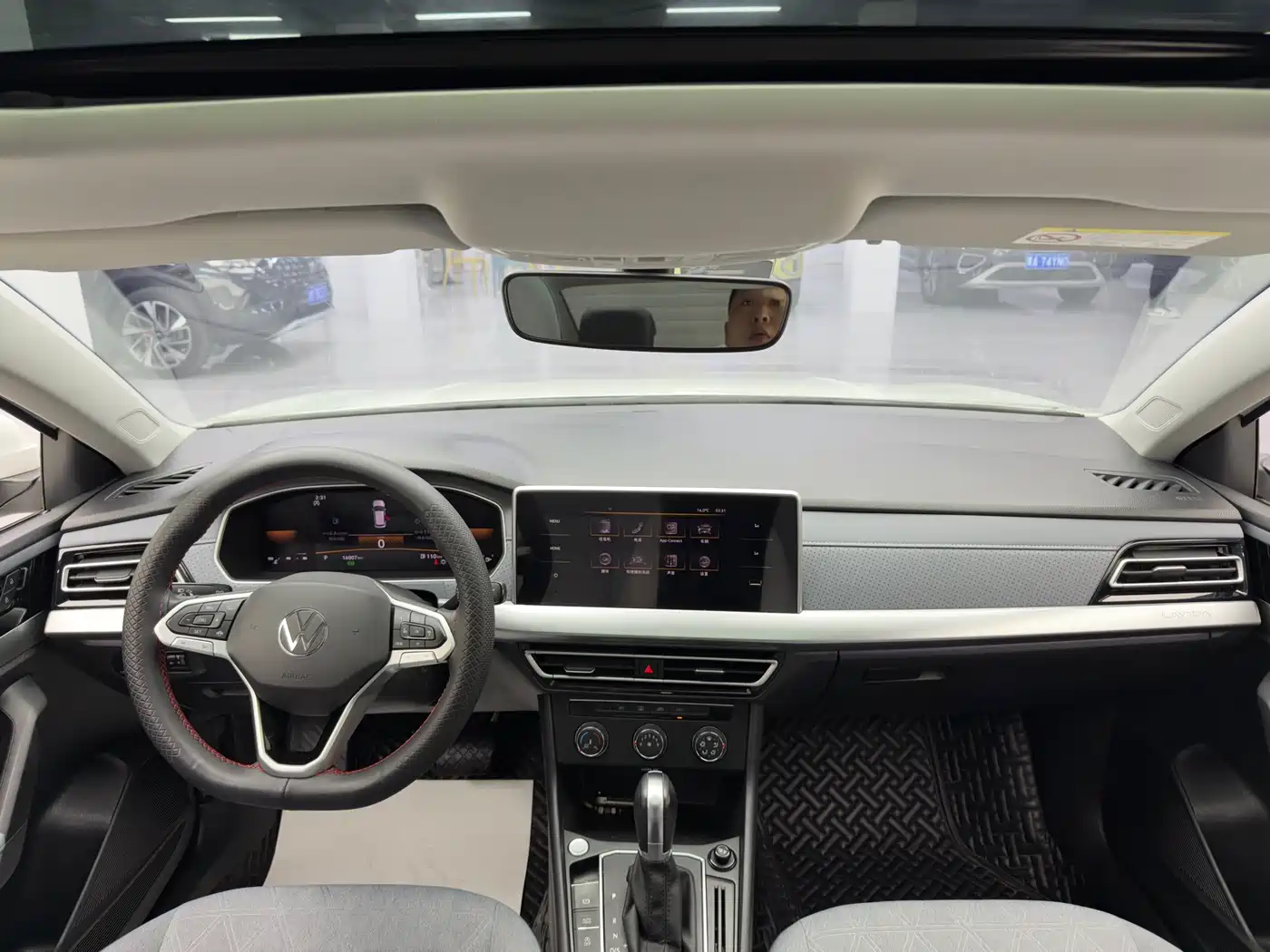 Volkswagen Lavida 2023 1.5L Auto Luxury Edition фото 13
