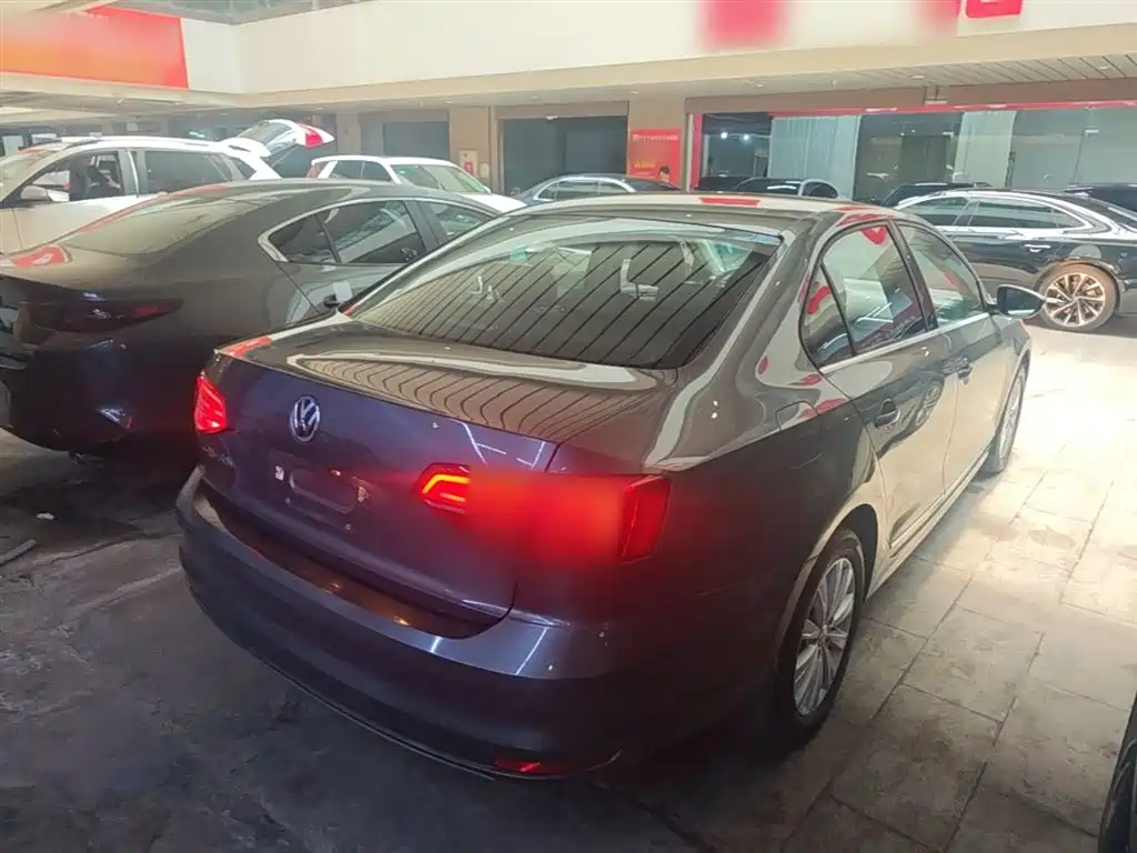 Volkswagen Sagitar 2016 230TSI 25th Anniversary Edition фото 7