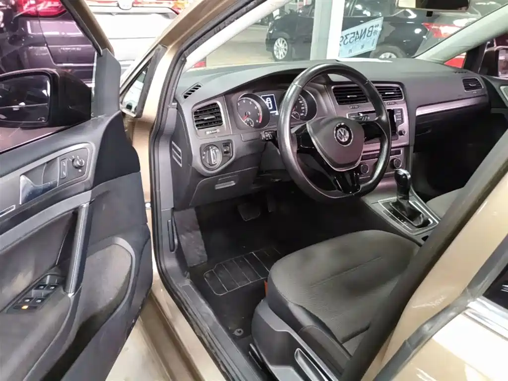 Volkswagen Golf 2016 230TSI Automatic Comfort фото 16