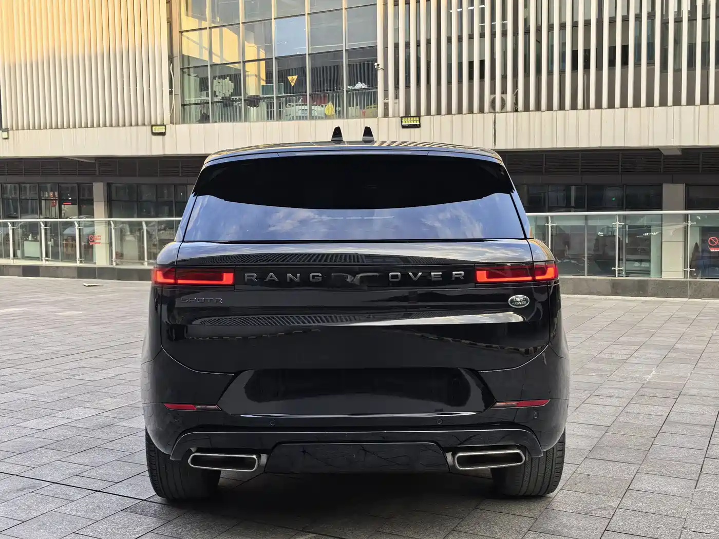 Land Rover Range Rover Sport 2023 400PS Dynamic SE фото 19