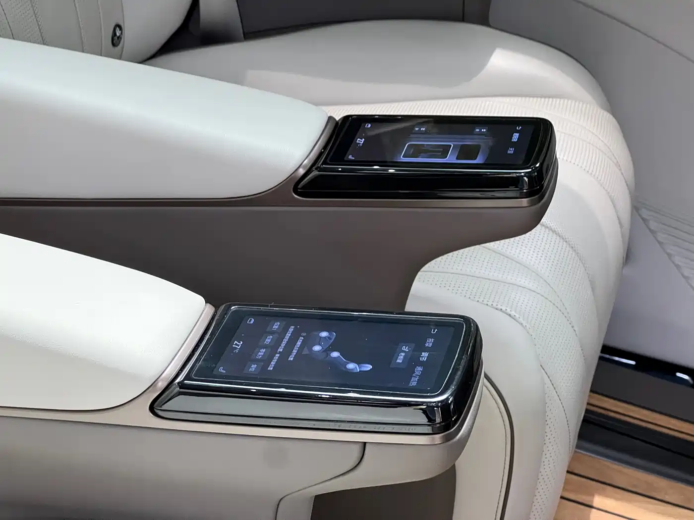 Denza D9 2022 DM-i 970 AWD Flagship фото 22