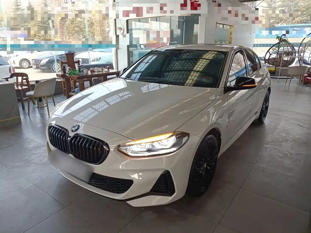 BMW 1 Series 2022 125i M Sport Shadow Edition фото 2