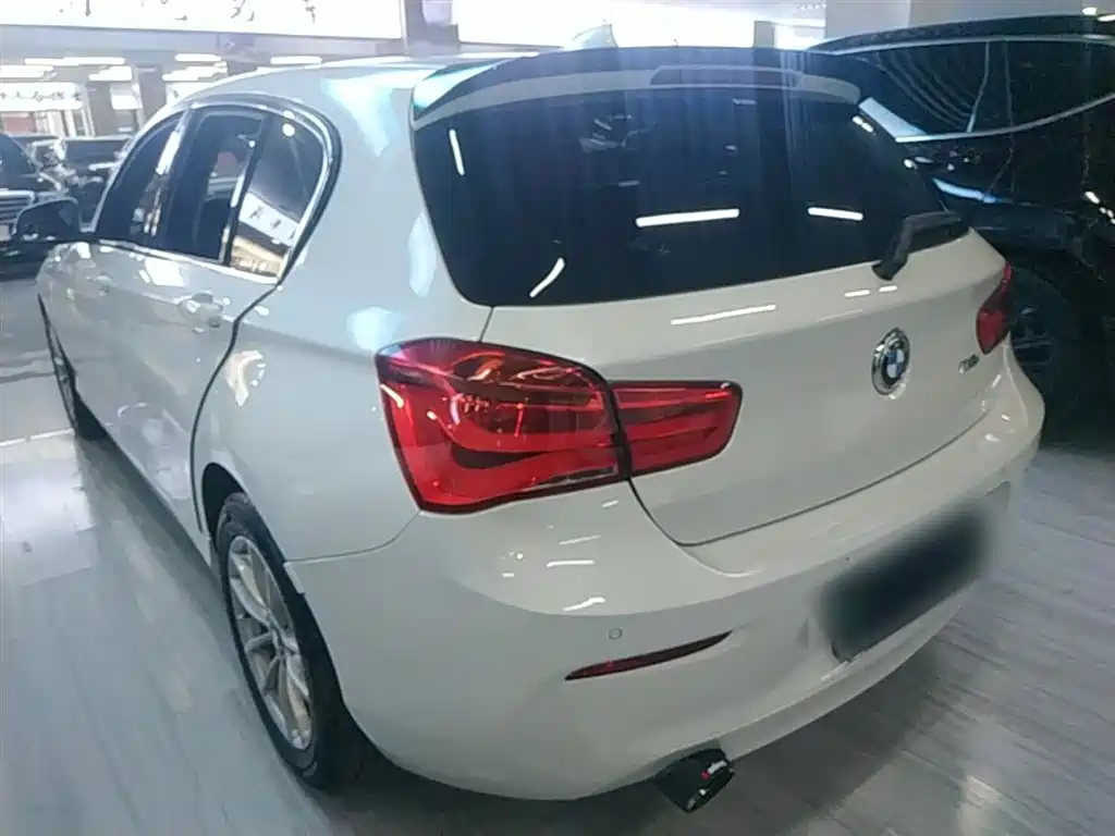 BMW 1 Series (Import) 2016 118i Leading фото 5