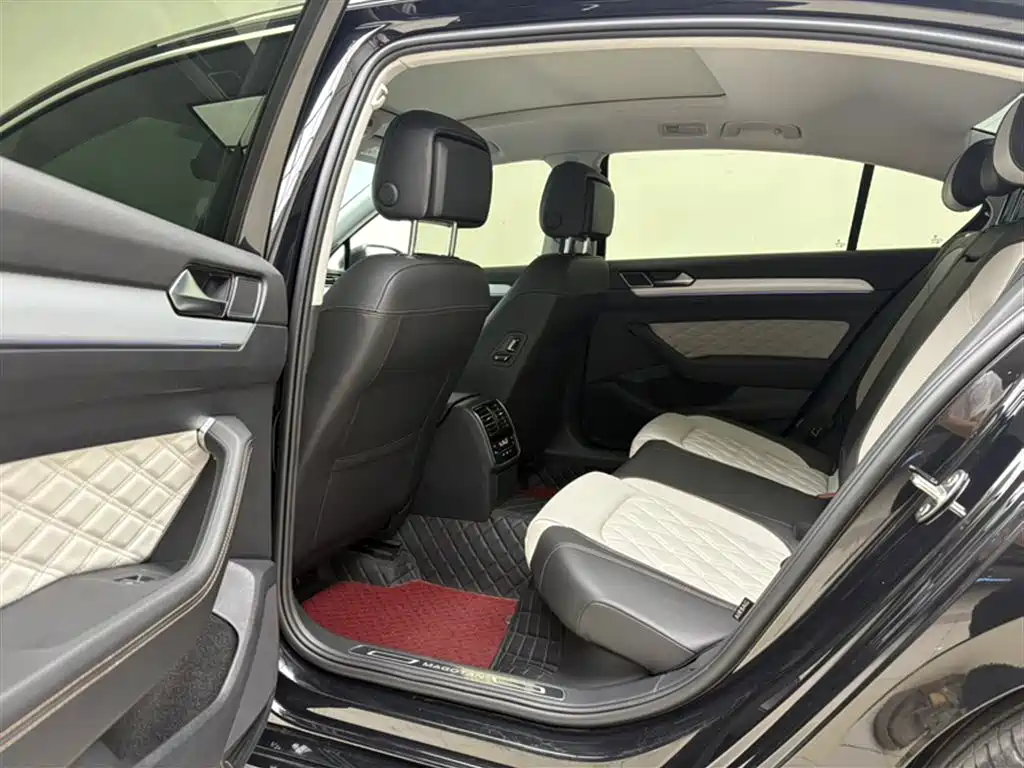 Volkswagen Magotan 2025 Popular Edition 330TSI DSG Luxury фото 4