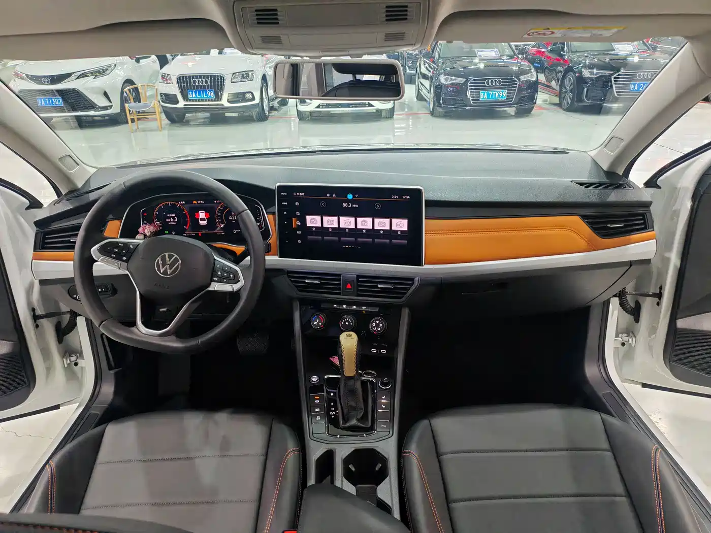 VOLKSWAGEN BORA
