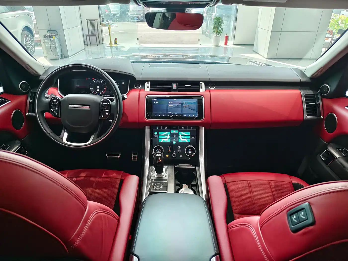 Land Rover Range Rover Sport 2021 3.0 L6 Gloss Black Edition фото 16