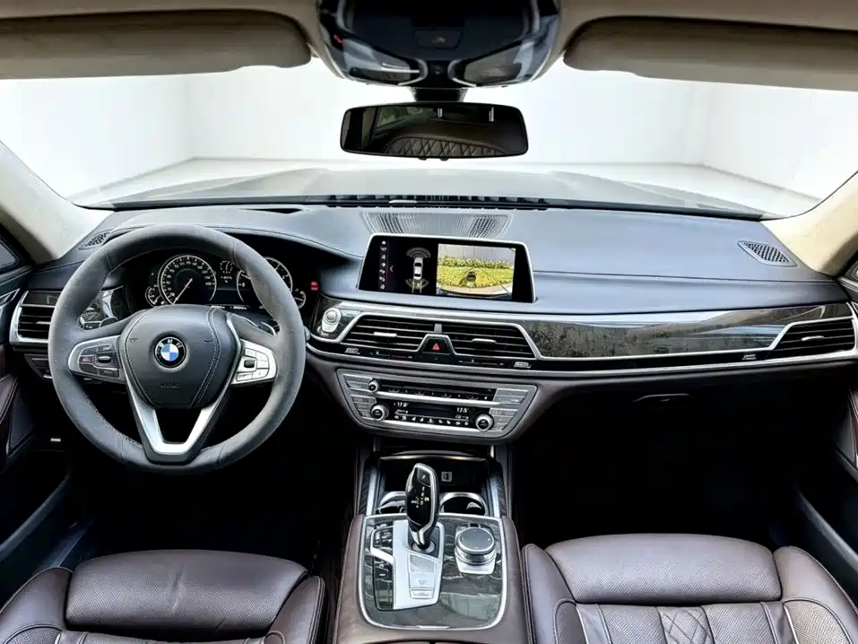 BMW 7 Series 2016 740Li Leading Edition фото 5