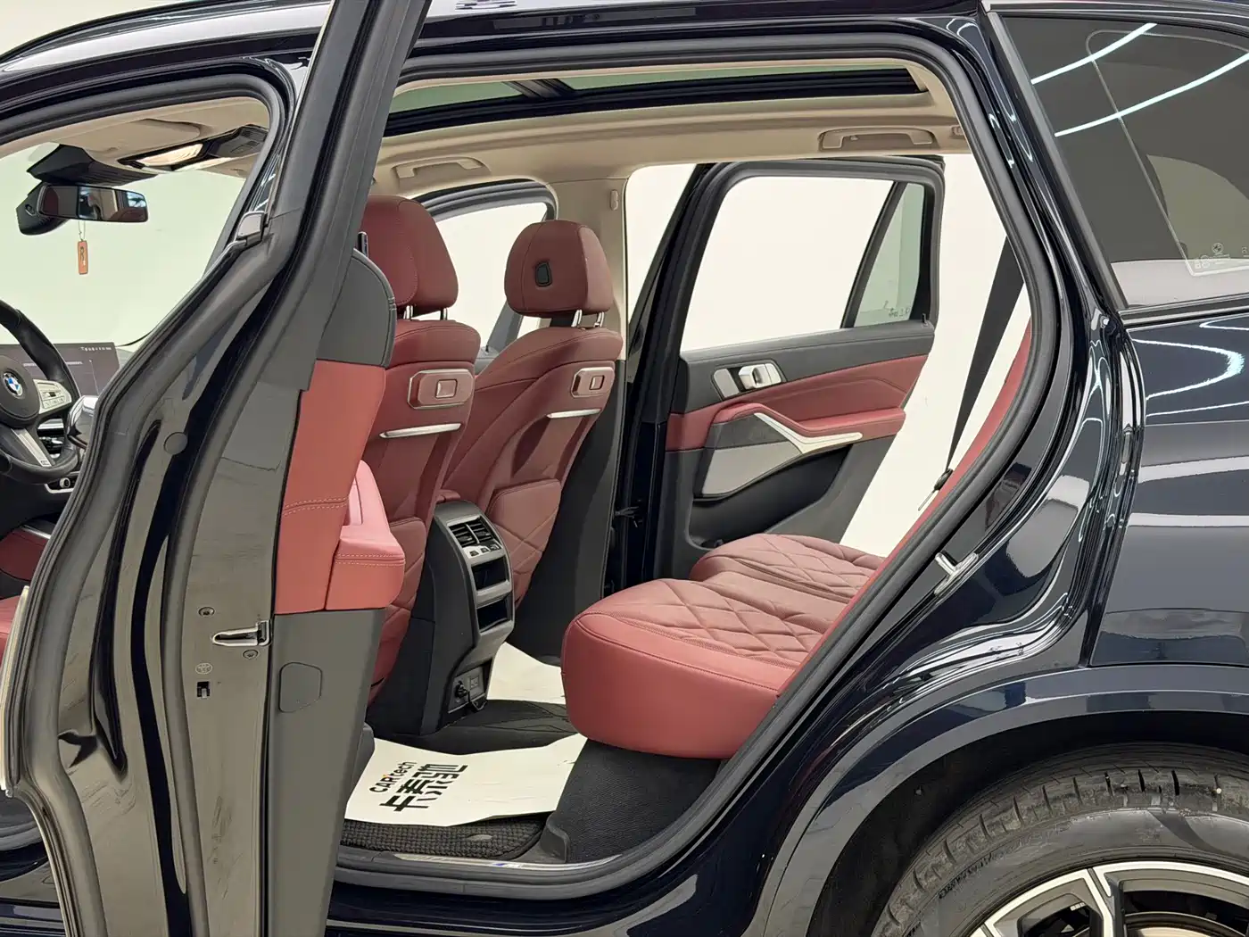 BMW X5 2023 xDrive 30Li Premium M Sport Package фото 29