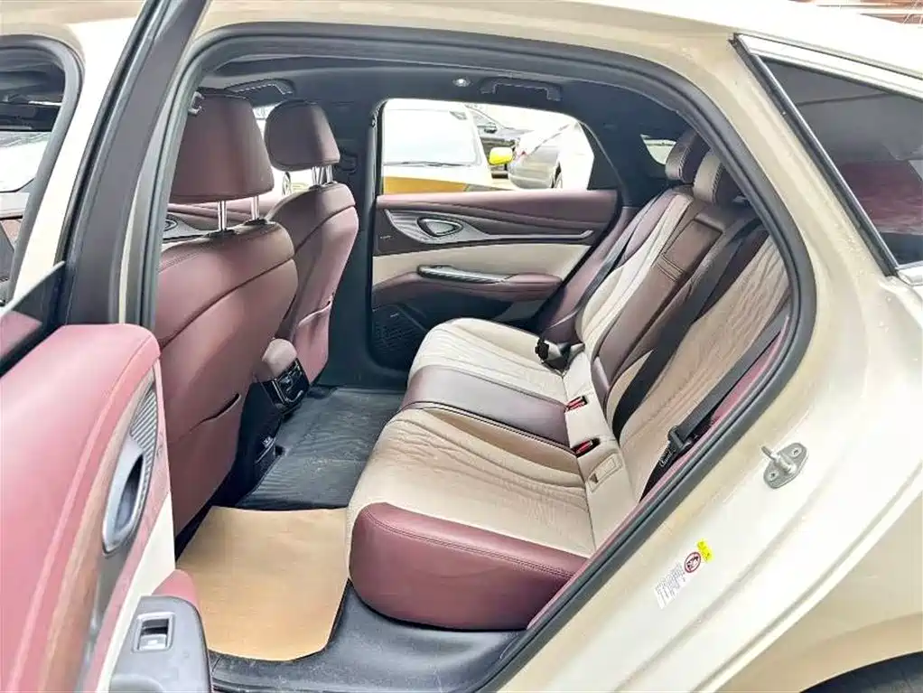 BYD Seal 2023 DM-i 1.5T 121km Premium фото 9