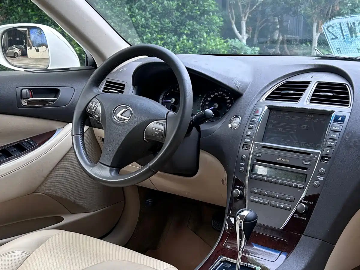 Lexus ES 2012 240 Special Limited Edition фото 7