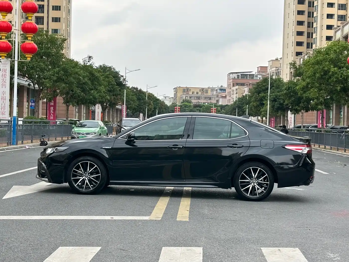 Toyota Camry 2021 Hybrid 2.5HS Fashion Edition фото 4