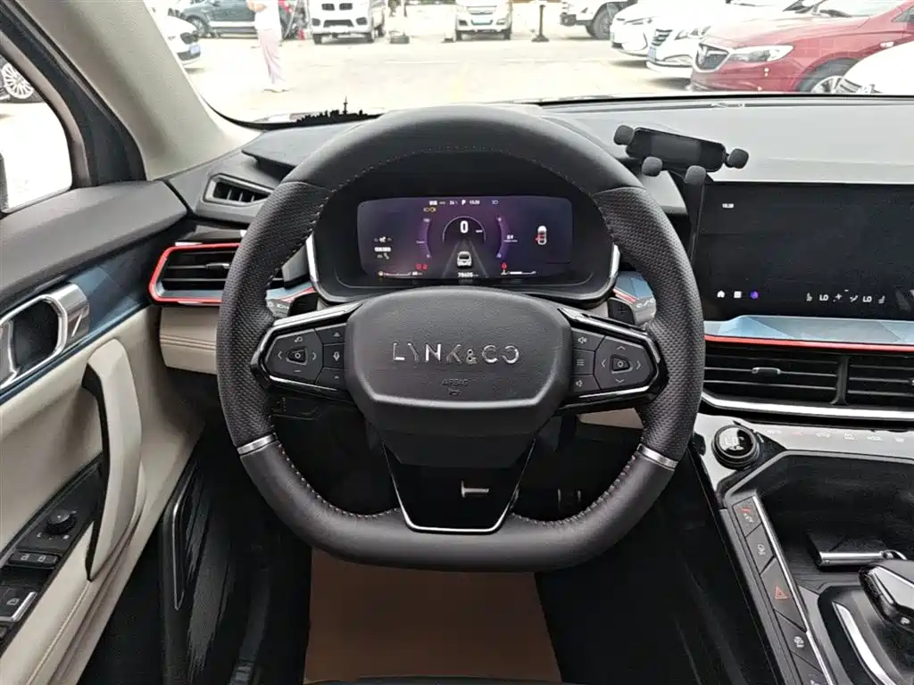 Lynk & Co 06 2020 1.5T Halo фото 11