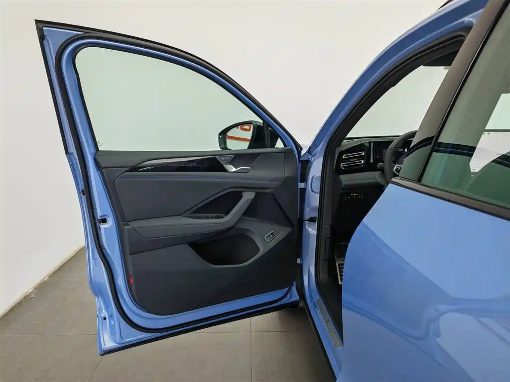 Volkswagen Tiguan L 2026 PRO 380TSI 4WD R-Line Smart Premium Edition фото 8
