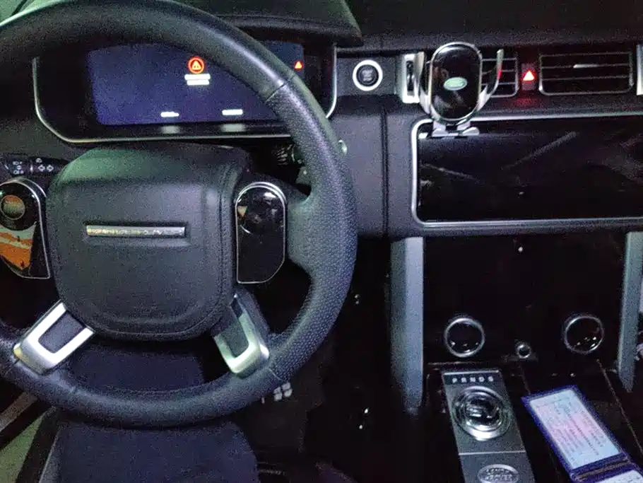 Land Rover Range Rover 2021 3.0 L6 Heritage Extended Classic Edition фото 12