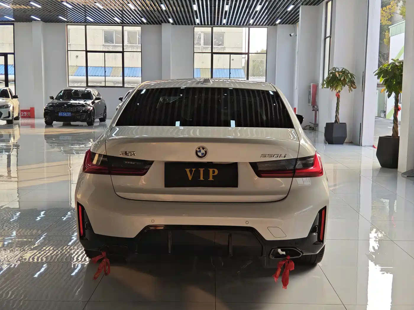 BMW 3 Series 2025 330Li M Sport Night Edition фото 9