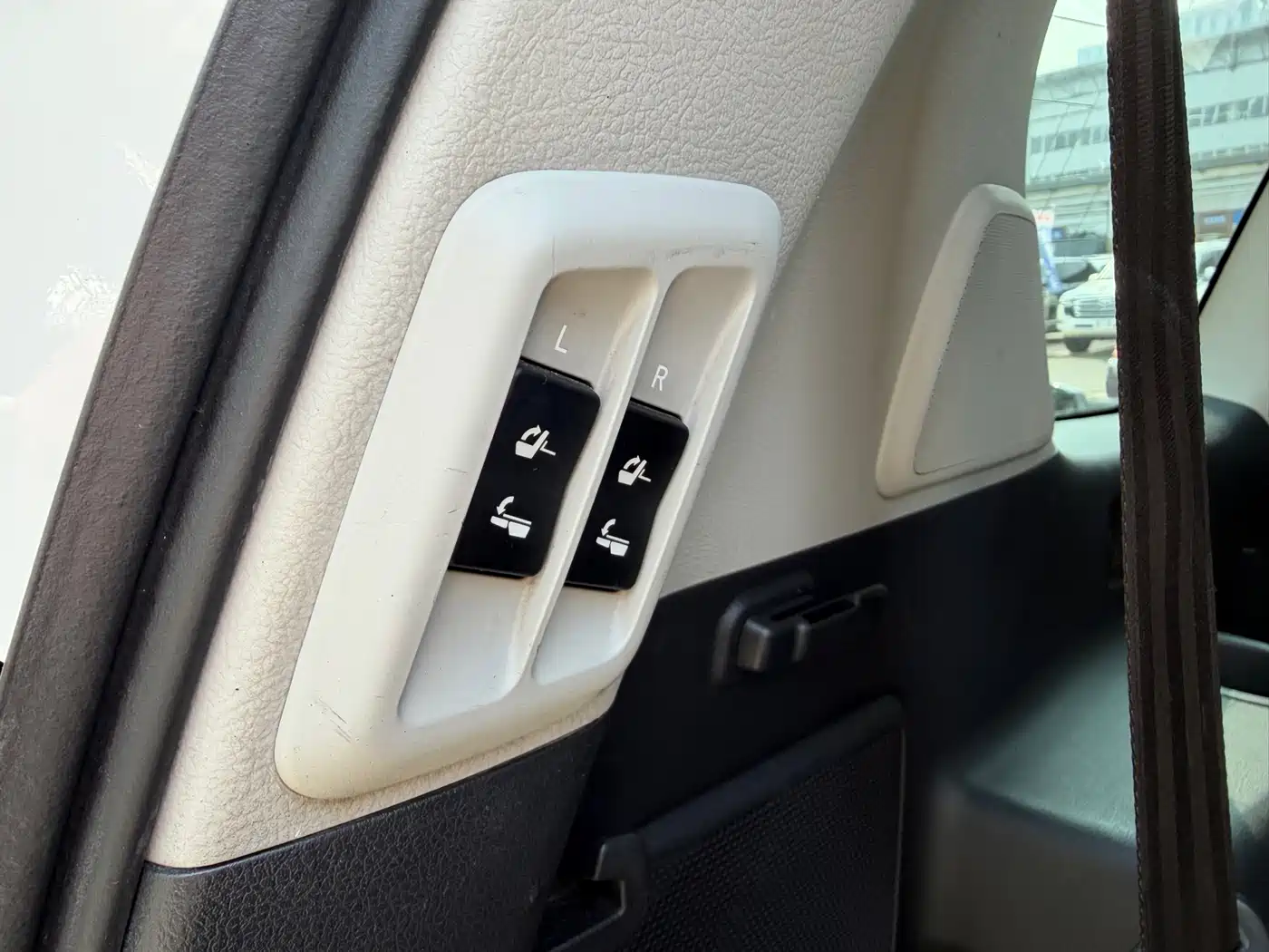 Toyota Prado 2014 4.0L Automatic TX-L NAVI фото 7