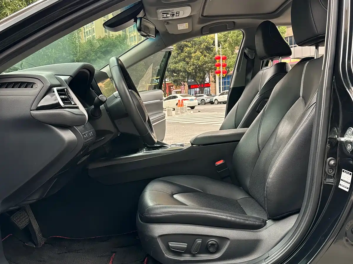 Toyota Camry 2021 Hybrid 2.5HS Fashion Edition фото 9