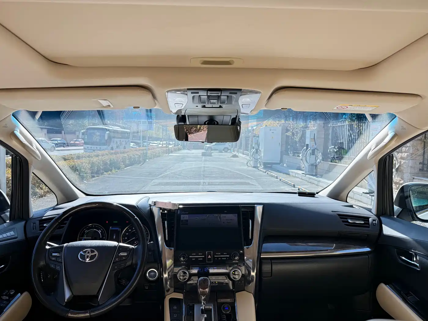 Toyota Vellfire 2021 Crown Hybrid 2.5L HV Premium Edition фото 7