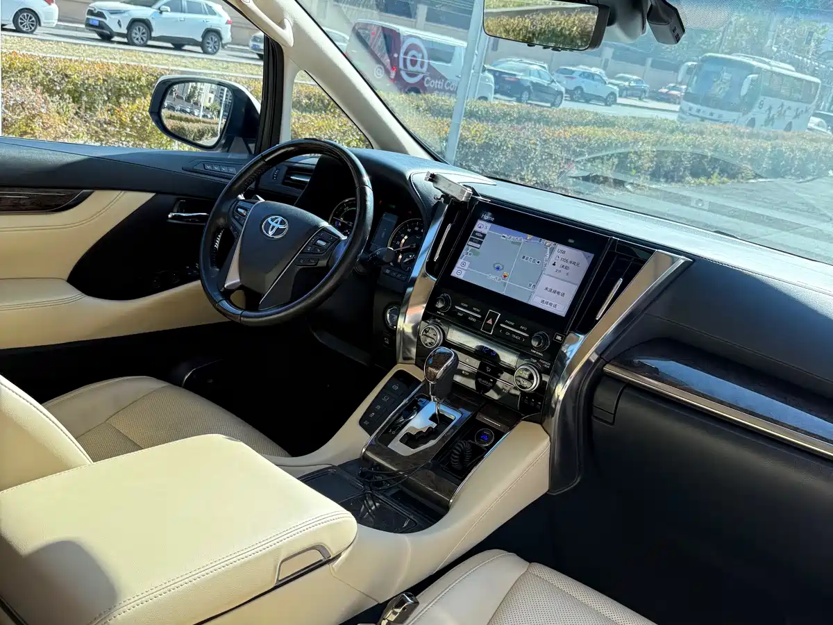 Toyota Vellfire 2021 Crown Hybrid 2.5L HV Premium Edition фото 10
