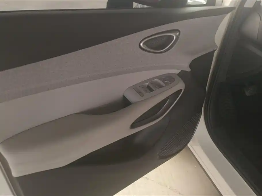BYD Hai Shi 05 EV 2025 520KM Smart Navigation Edition фото 7