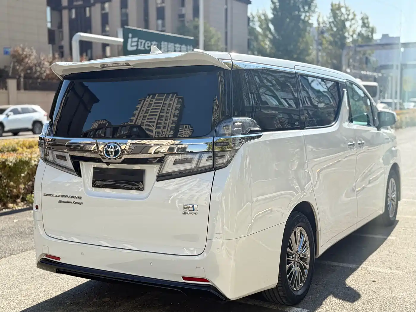 Toyota Vellfire 2021 Crown Hybrid 2.5L HV Premium Edition фото 13