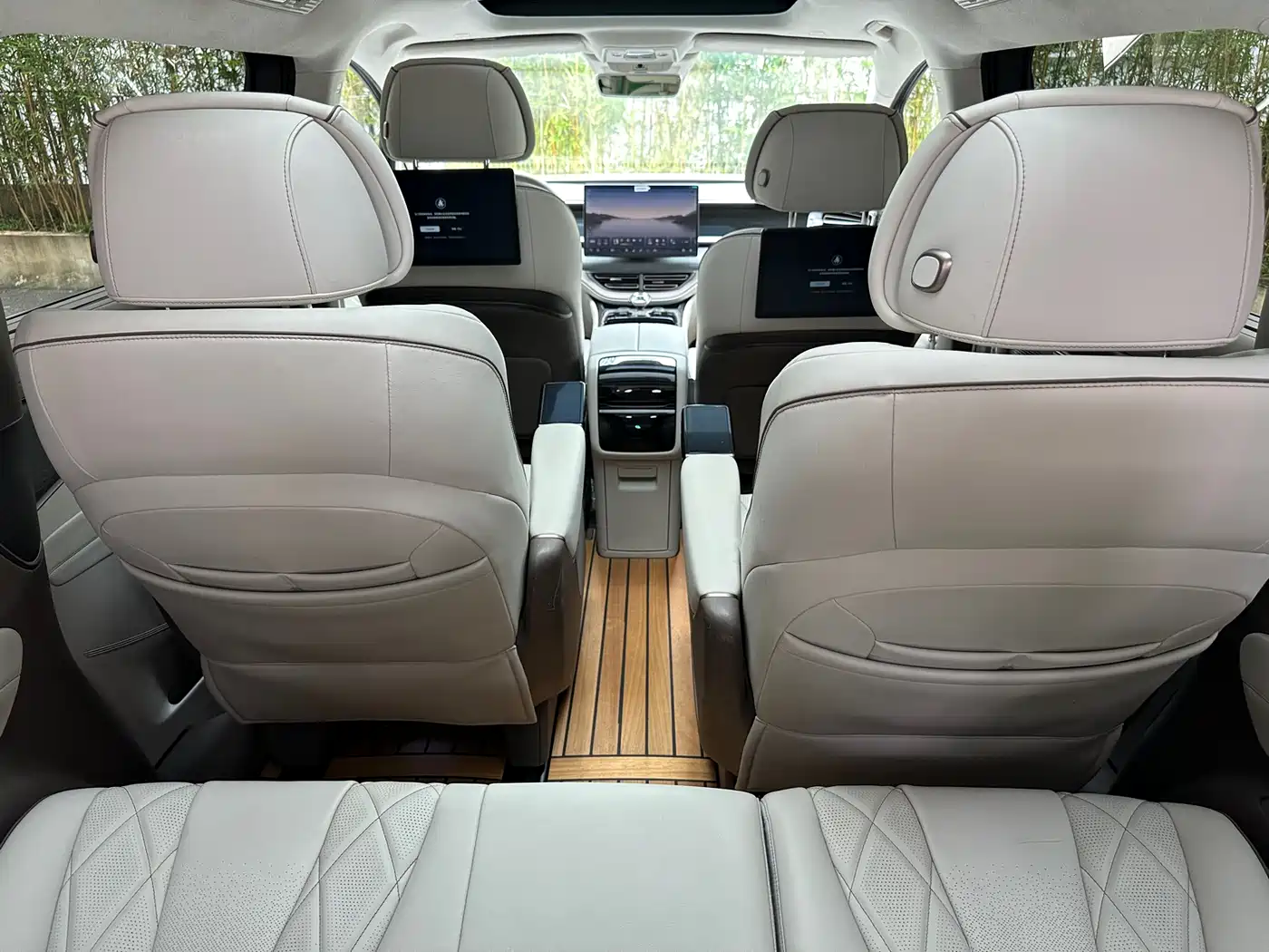 Denza D9 2022 DM-i 970 AWD Flagship фото 10