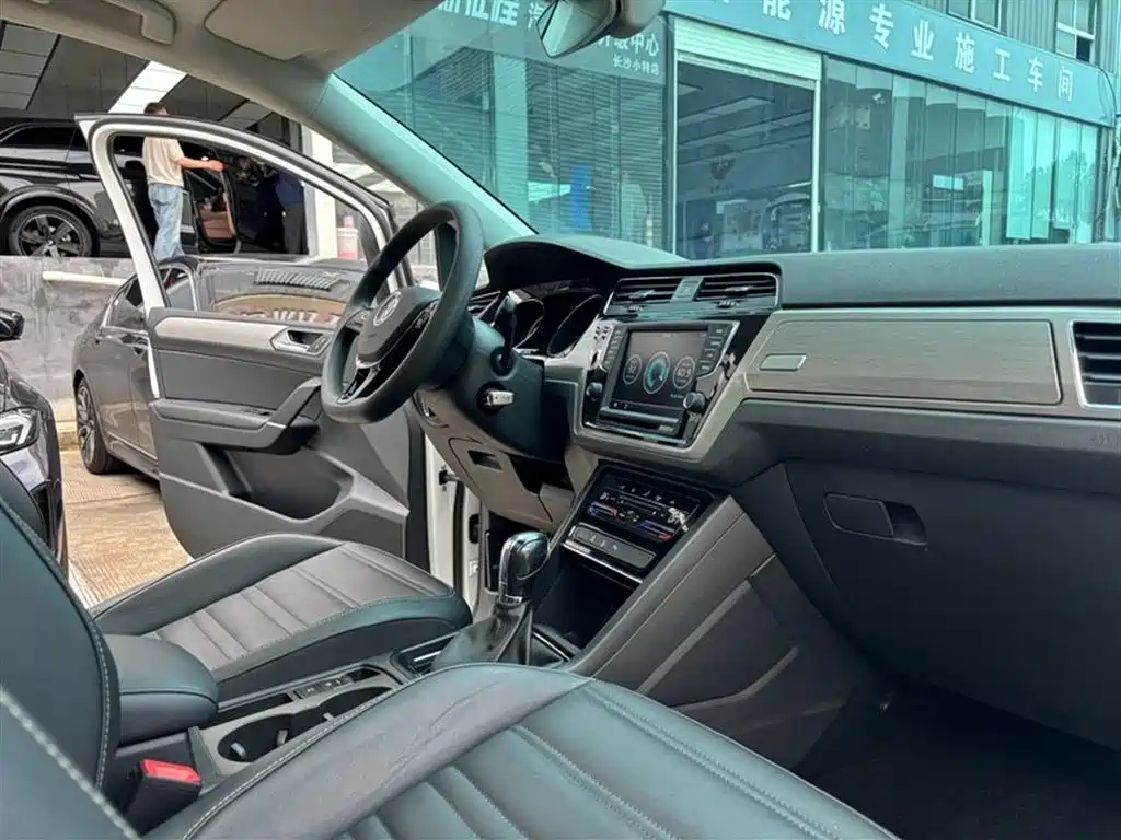 Volkswagen Touran 2021 Touran L 280TSI DSG Comfort Edition 7-seater фото 11