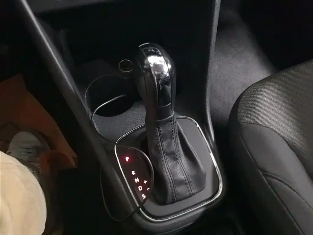 Volkswagen Polo 2014 1.6L Automatic Comfort Edition фото 10