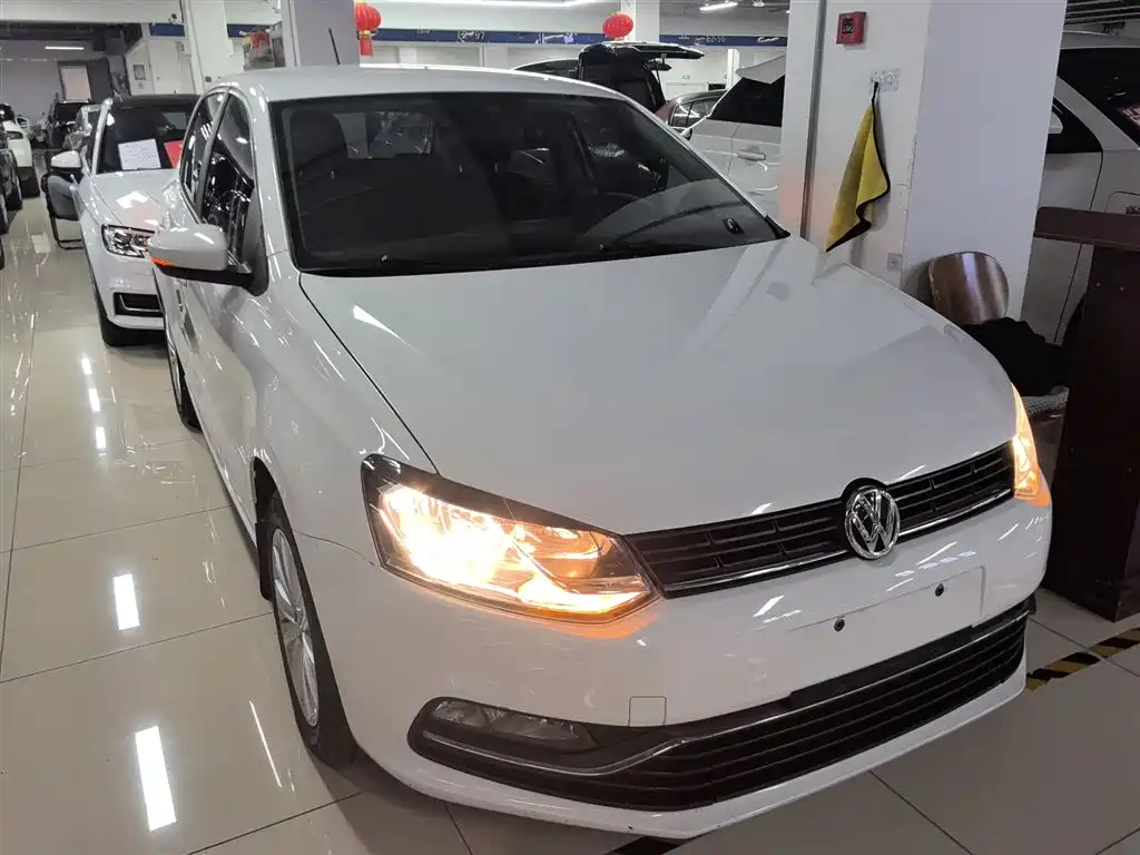 Volkswagen Polo 2014 1.6L Automatic Comfort Edition фото 22