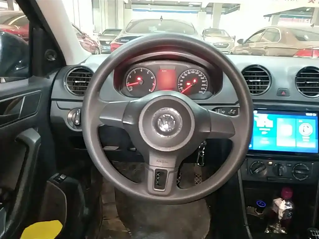 Volkswagen Jetta 2015 1.6L Manual Trend фото 11