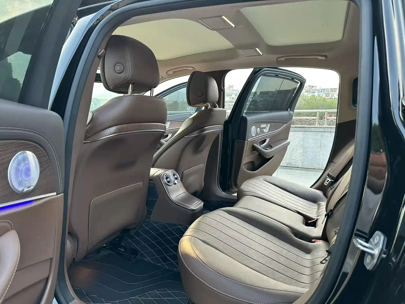 Mercedes-Benz E-Class 2023 Facelift E 300 L Luxury фото 6