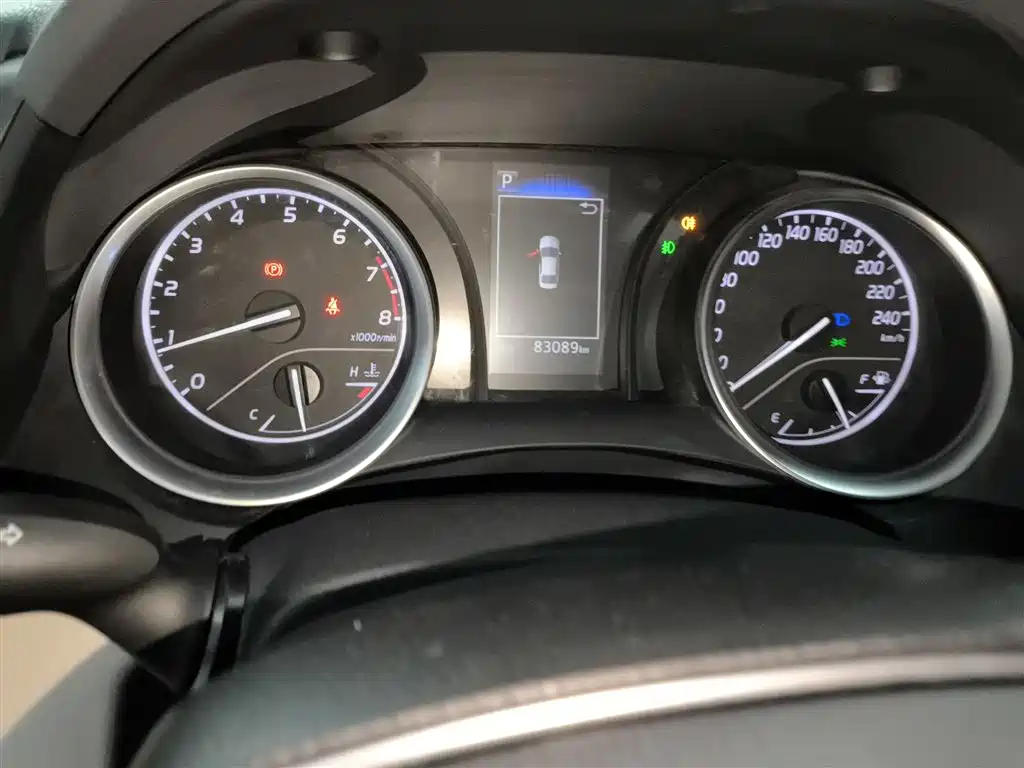 Toyota Camry 2018 2.0E Elite Edition фото 8