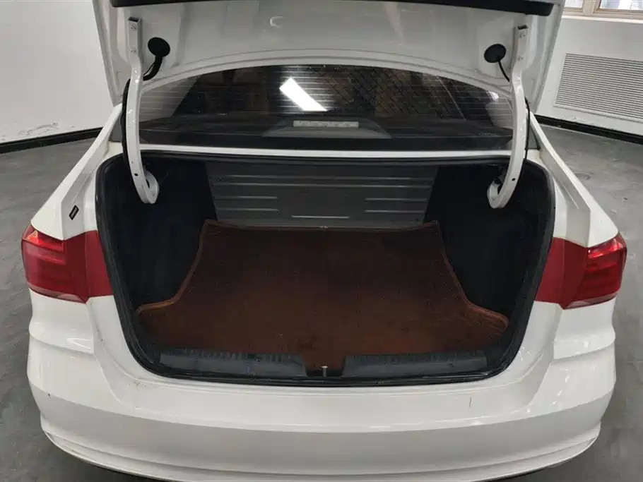 Volkswagen Santana 2016 1.6L Manual Trend Edition фото 4