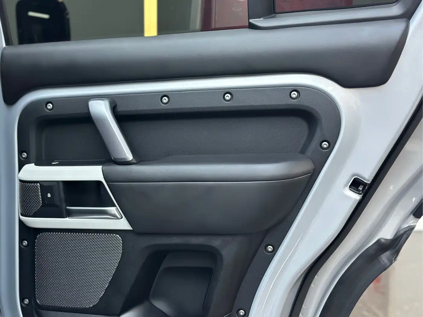 Land Rover Defender 2021 110 P400 X-DYNAMIC HSE фото 9