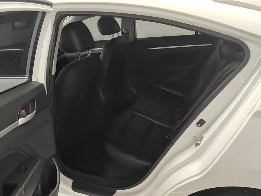Hyundai Elantra 2016 Model 1.6L Automatic Smart Elite фото 11