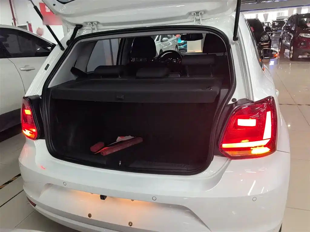 Volkswagen Polo 2014 1.6L Automatic Comfort Edition фото 15