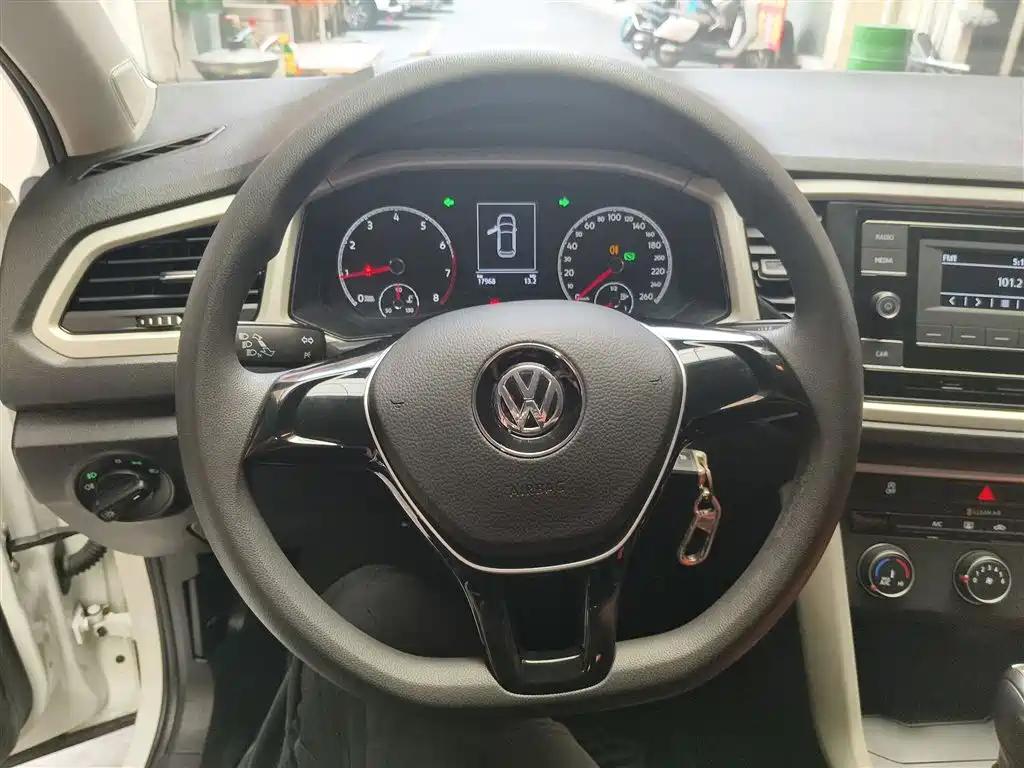 Volkswagen T-ROC 2019 230TSI DSG 2WD Fashion Type China VI фото 3