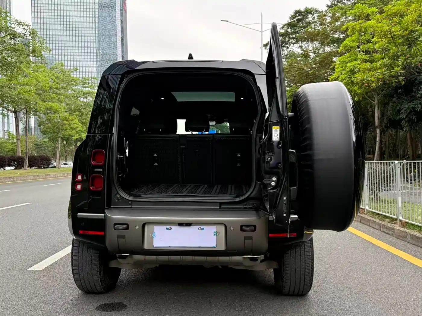 Land Rover Defender 2023 Facelift 110 3.0T P400 X-DYNAMIC HSE фото 18