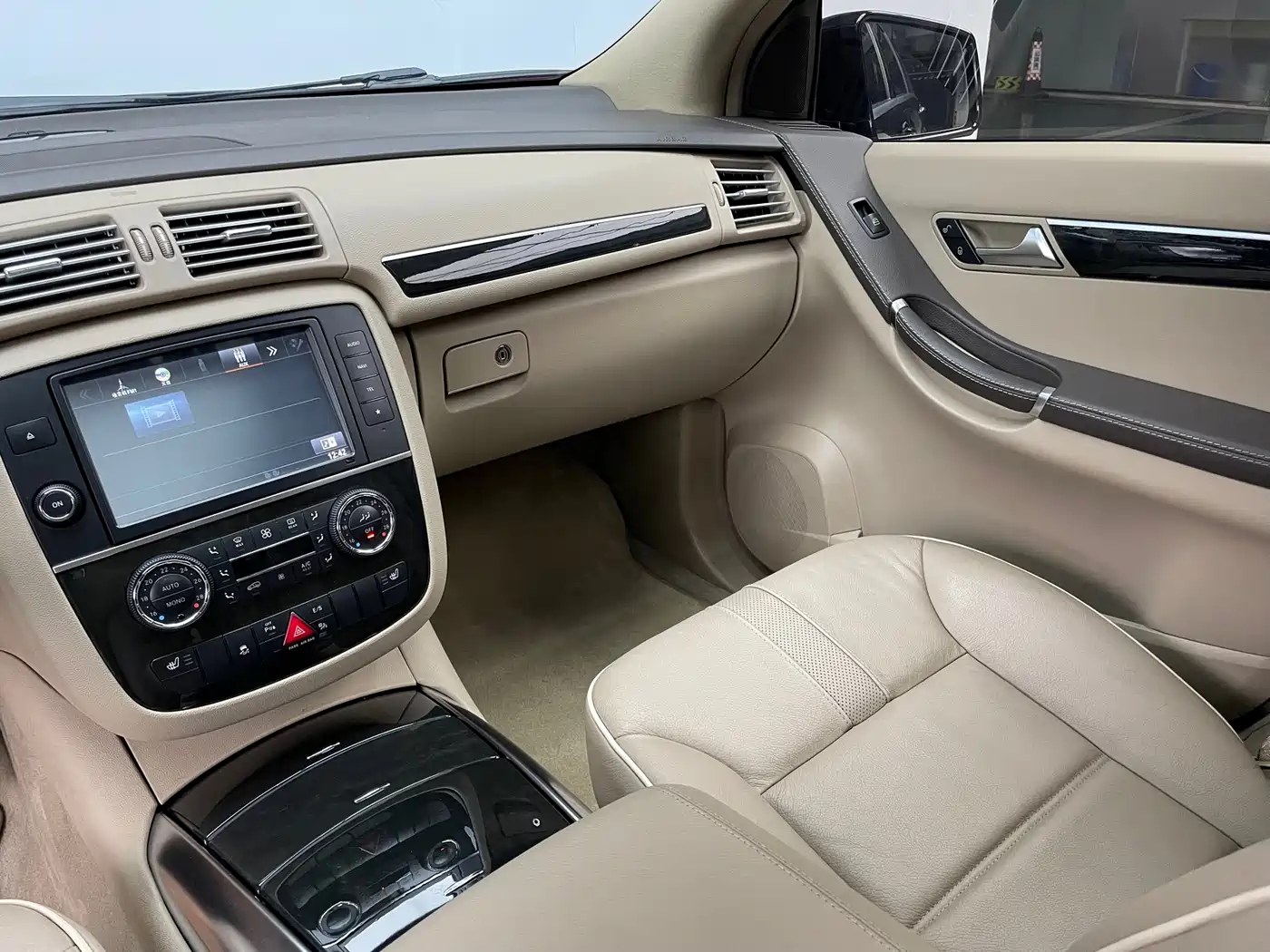 Mercedes-Benz R-Class 2014 R 320 4MATIC Luxury фото 16