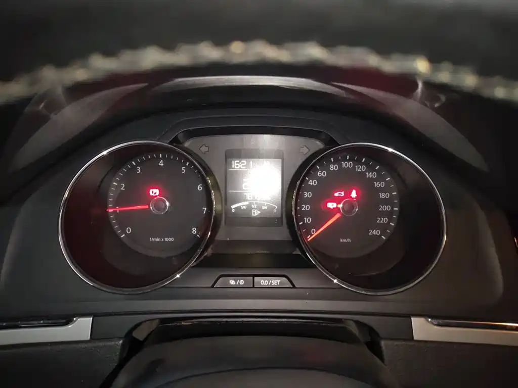 Volkswagen Bora 2014 1.6L Automatic Fashion Edition фото 7