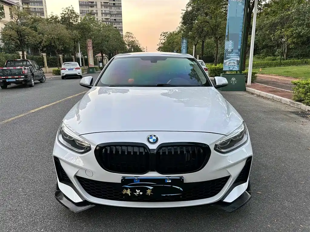 BMW 1 Series 2022 120i M Sport фото 2