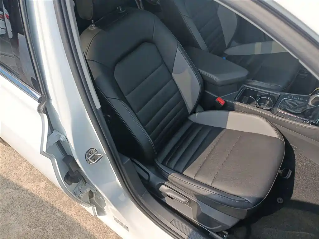 Volkswagen Sagitar 2021 280TSI DSG Surpassing Edition фото 25