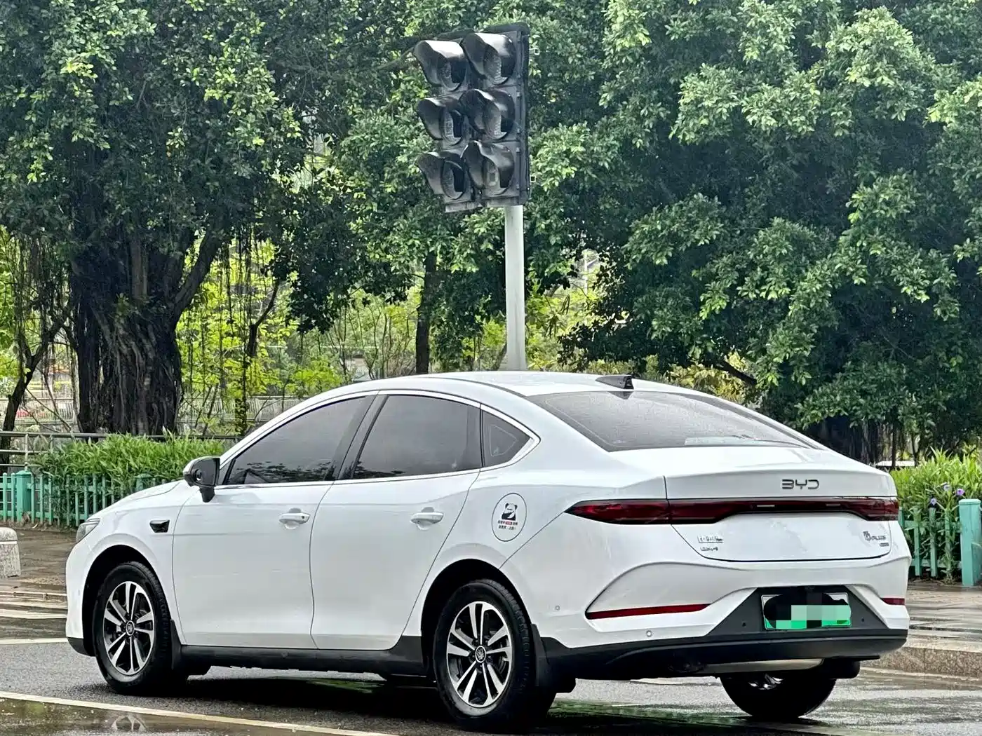 BYD Qin PLUS 2025 DM-i Smart Drive Edition 55KM Surpassing Type фото 4
