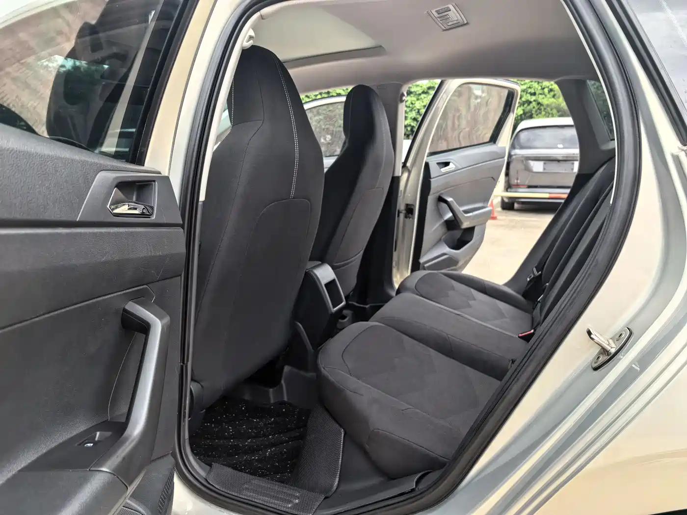 Volkswagen Polo 2019 Plus 1.5L Automatic Panorama Enjoyment Edition фото 7