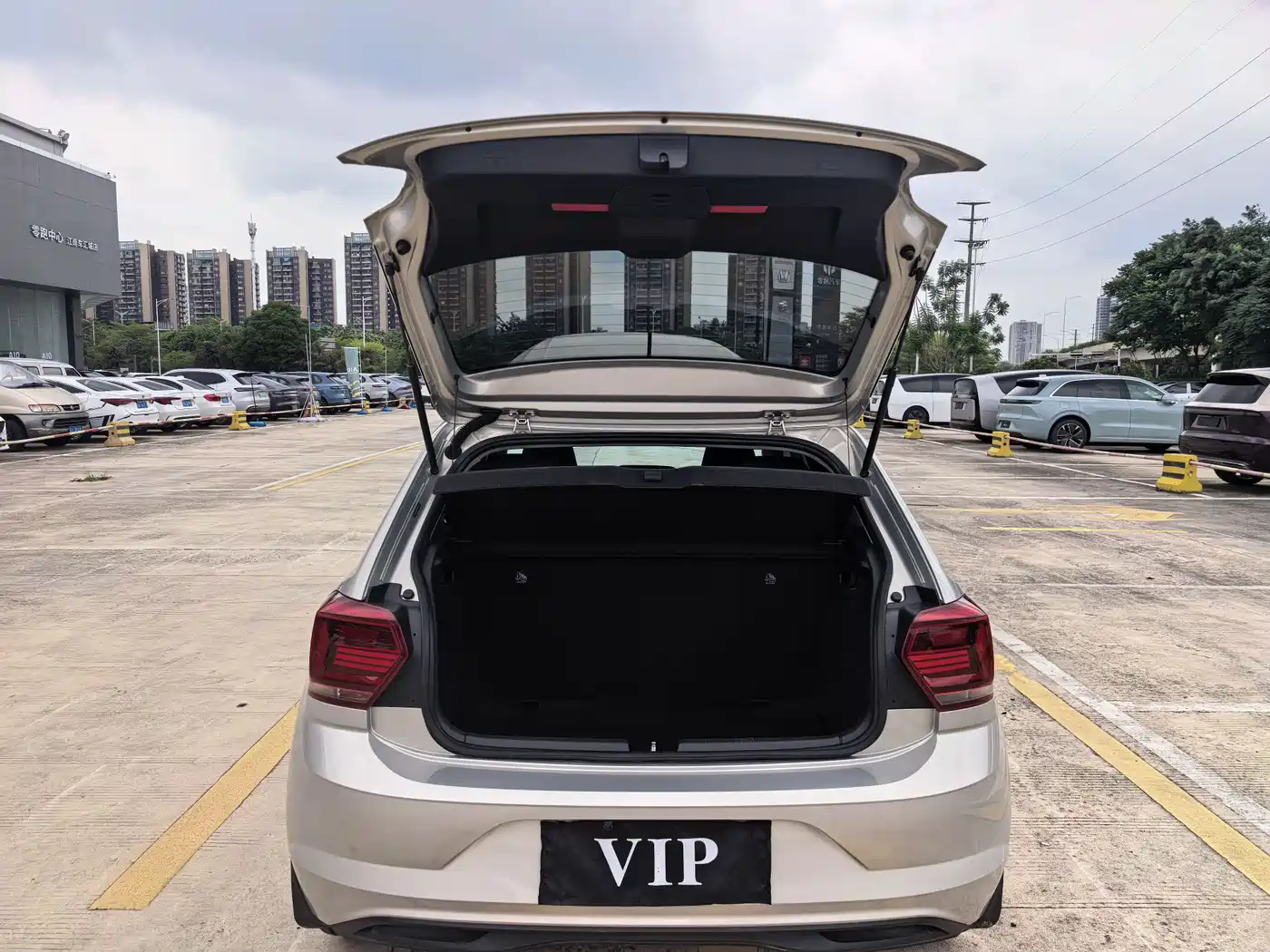 Volkswagen Polo 2019 Plus 1.5L Automatic Panorama Enjoyment Edition фото 20