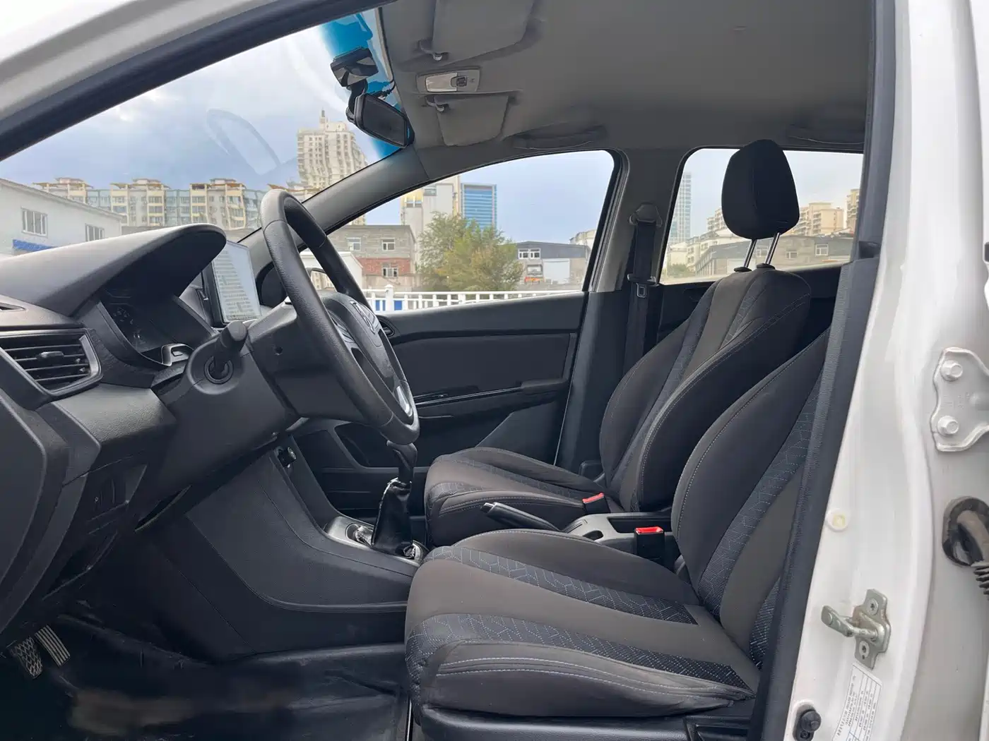 Baojun 310 2019 2017 1.5L Manual Fashion Edition