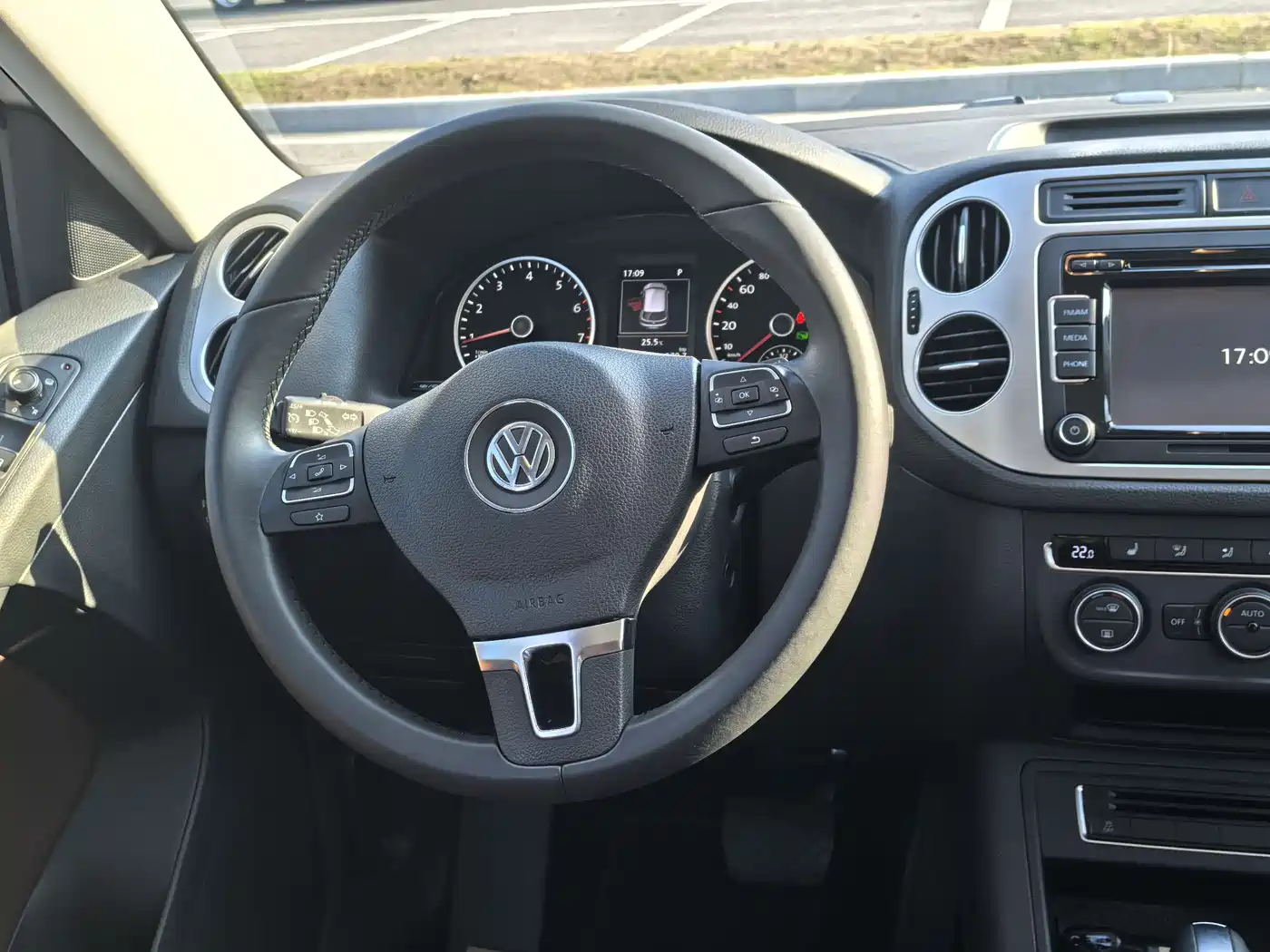 Volkswagen Tiguan 2015 1.8TSI Automatic 2WD Highline фото 13