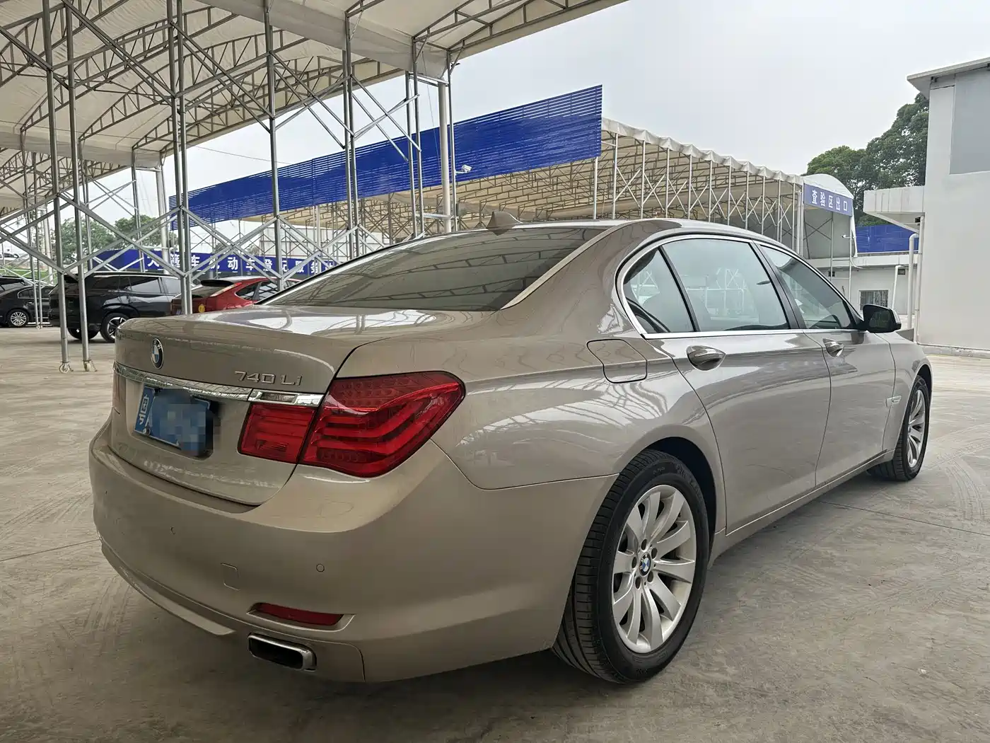 BMW 7 Series 2009 Model 740Li Leading Edition фото 11