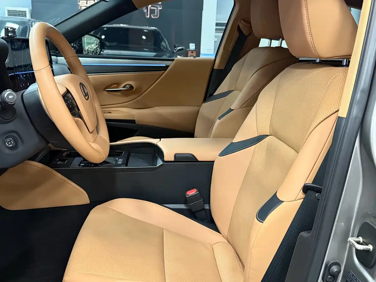Lexus ES 2025 200 Ultimate Edition фото 4